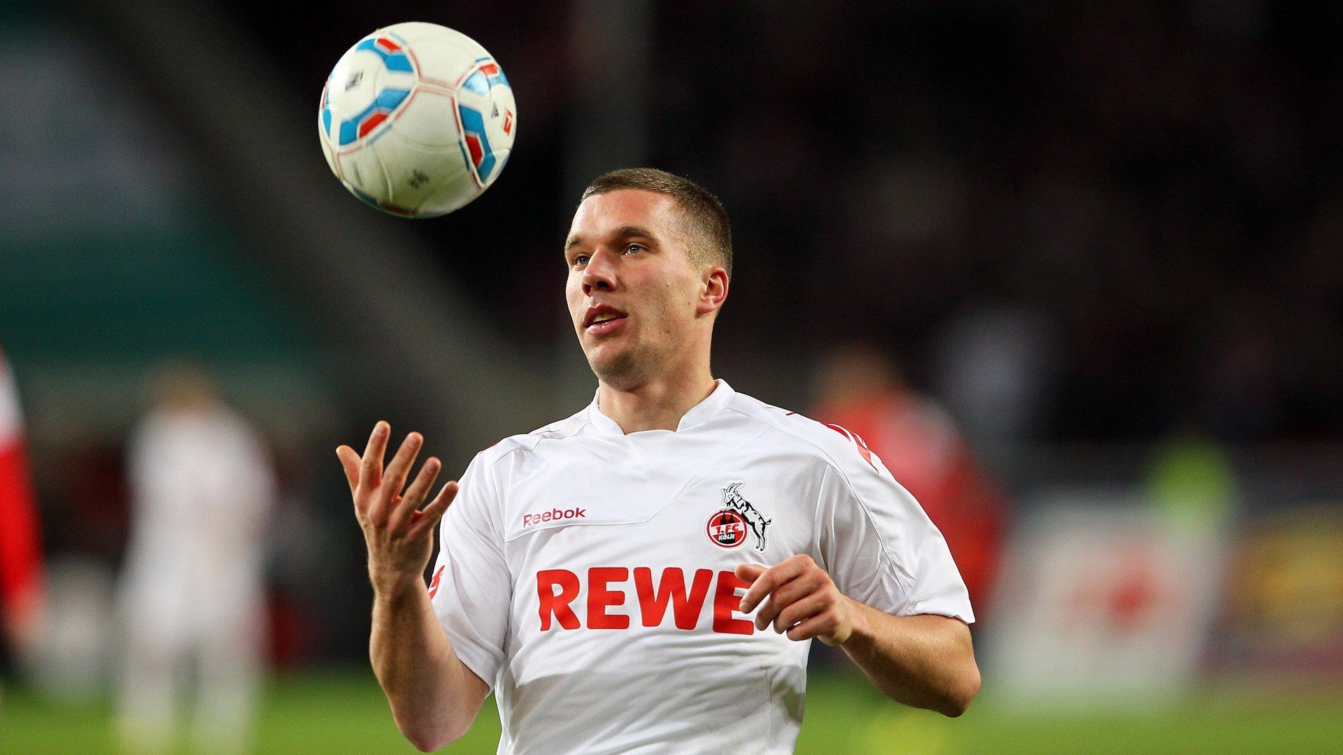 AIYOUXI.COM-篮网队训练营开放日球迷爆满，篮网训练中心